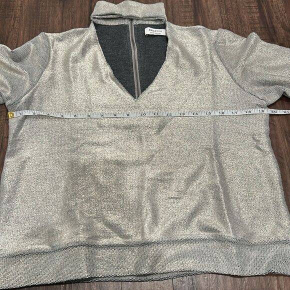 Bailey 44 Silver Top, Size Medium - Picture 5 of 10